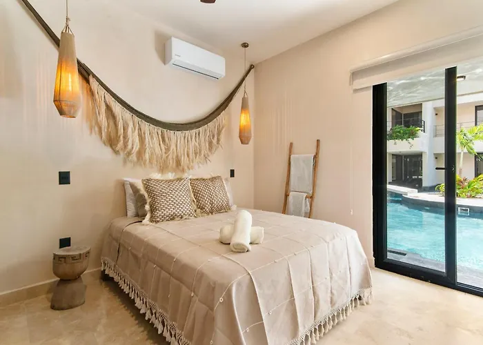 Boho Chic 2br With Swim-up Pool Near The Apartment