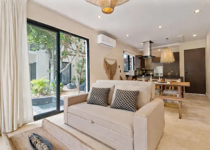 Boho Chic 2br With Swim-up Pool Near The