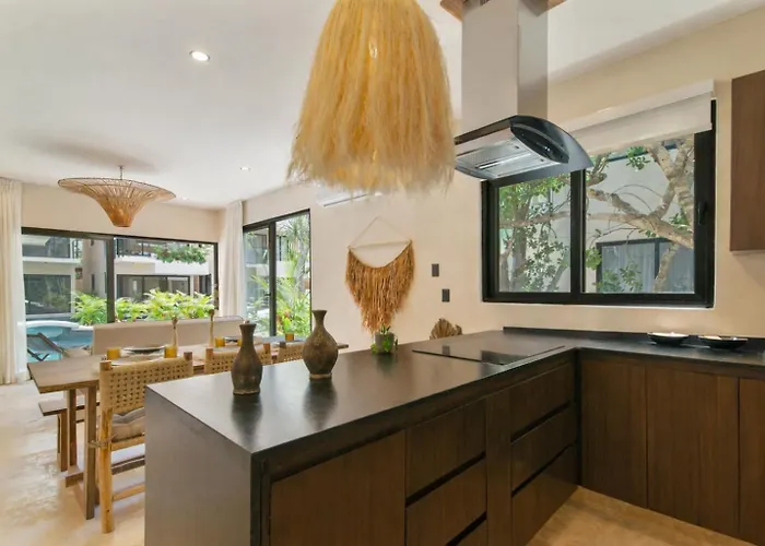 Boho Chic 2br With Swim-up Pool Near The Apartment