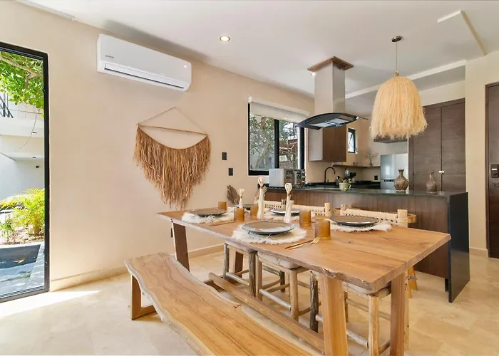 Boho Chic 2br With Swim-up Pool Near The