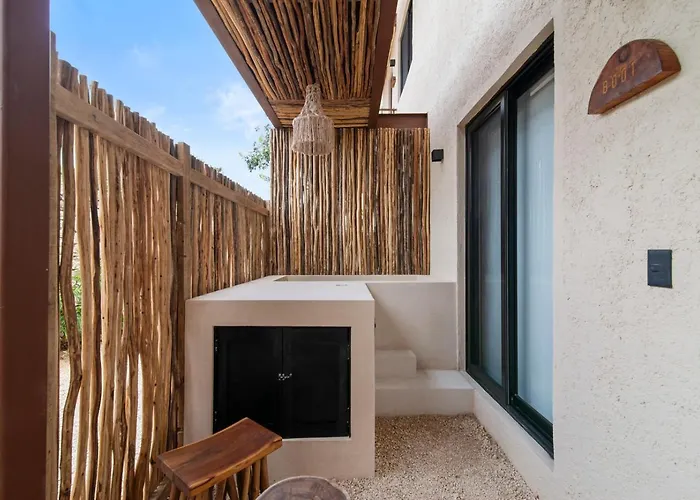 Apartment Boho Chic 2br With Swim-up Pool Near The