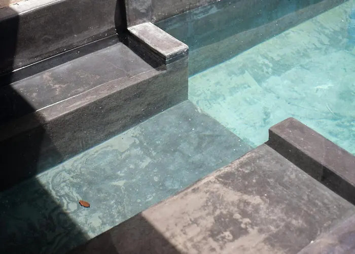 Boho Chic 2br With Swim-up Pool Near The Apartment *