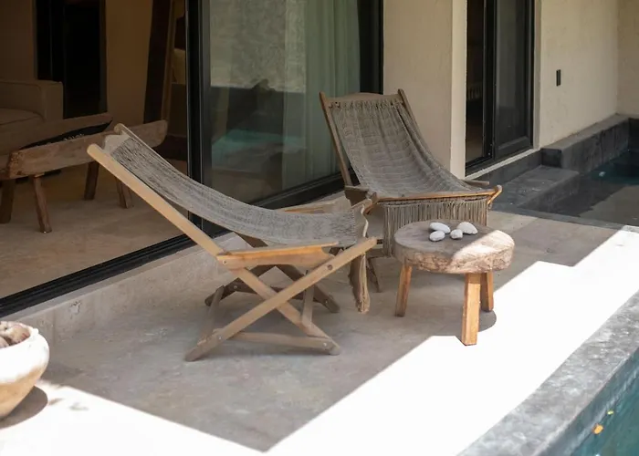 Boho Chic 2br With Swim-up Pool Near The